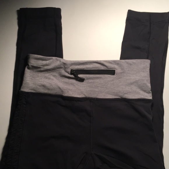 Lululemon black yoga crop - Picture 3 of 8